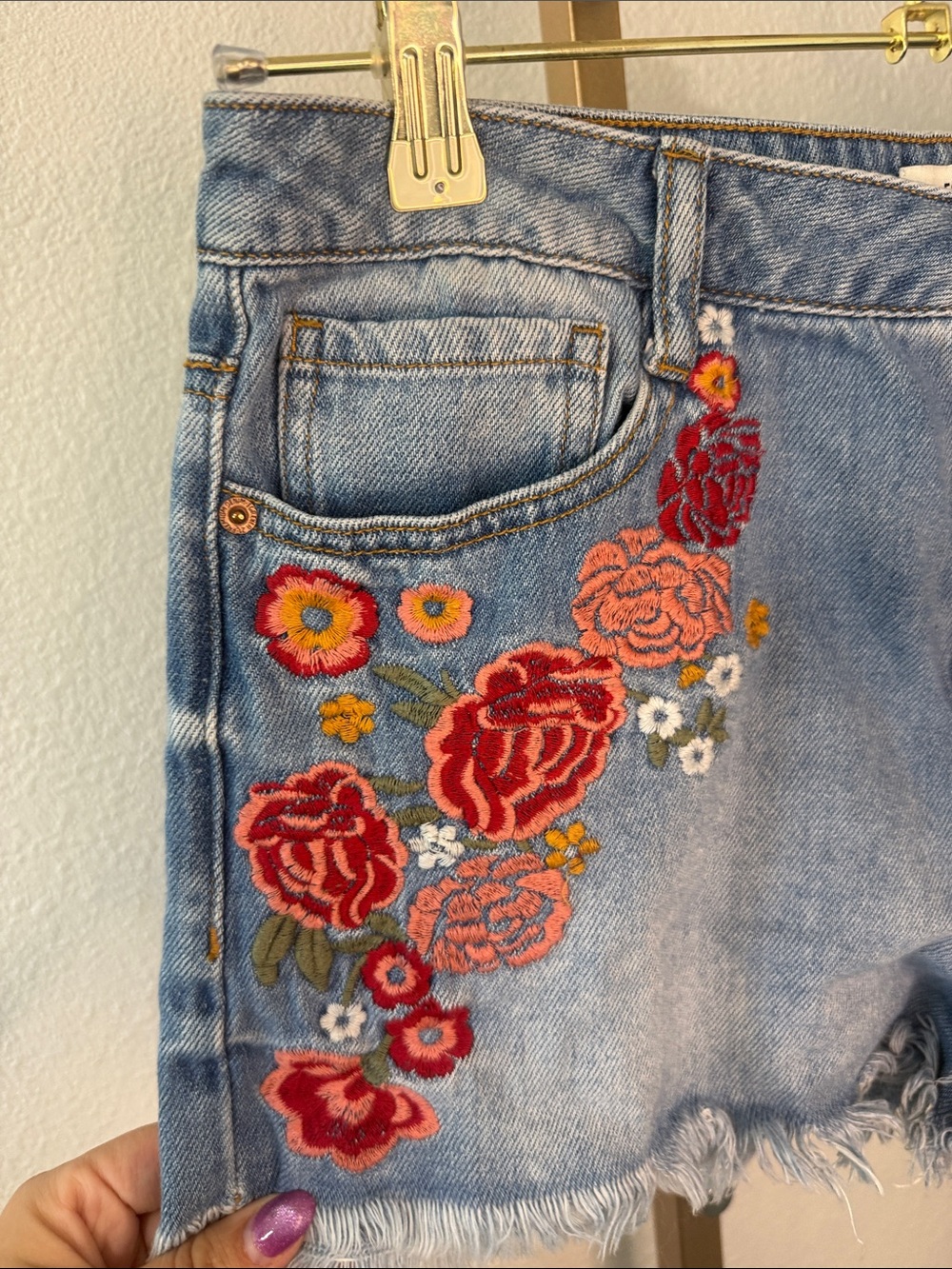 Floral Embroidered Light Blue Denim Shorts- Size 30 - Picture 4 of 7